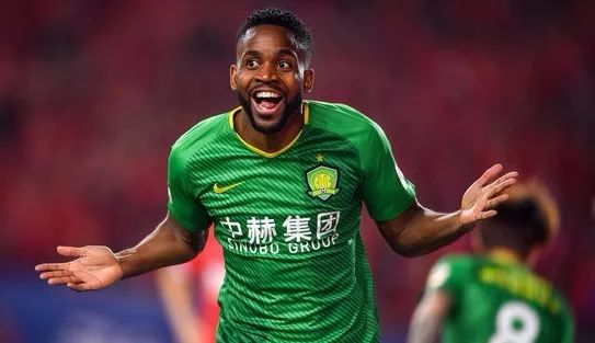  萨拉赫造点争议判罚引爆舆论  