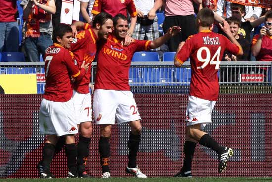  亚特兰大攻势如潮，穆里尔戴帽助球队登顶